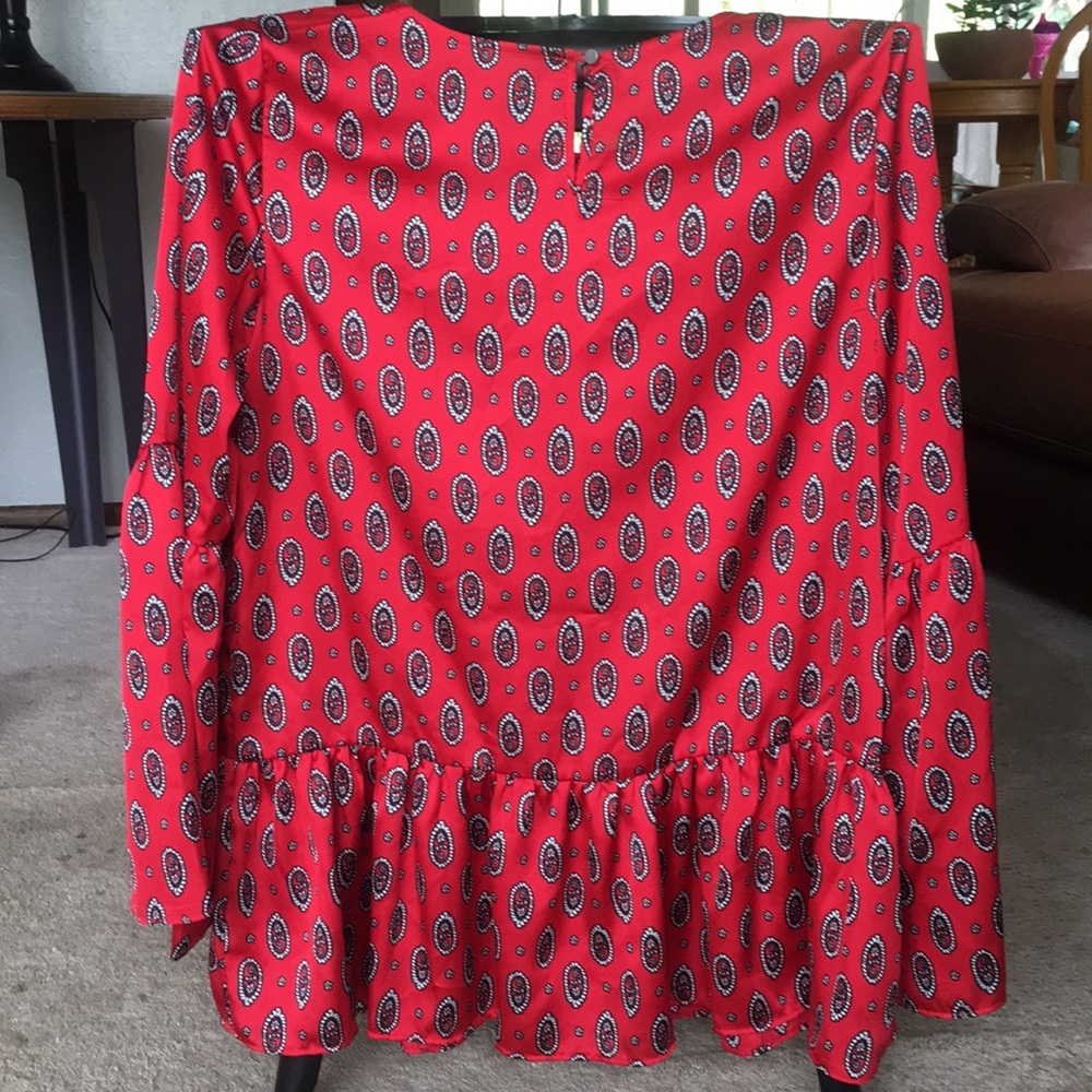 Beautiful red blouse! - Picture 3 of 3
